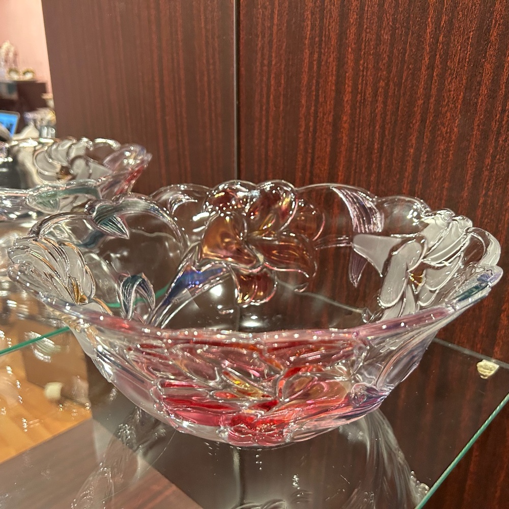 Mikasa “Bella Rose Pink” Glas Bowl with Raised Pink Roses 10.75" Dia. 4.5" high